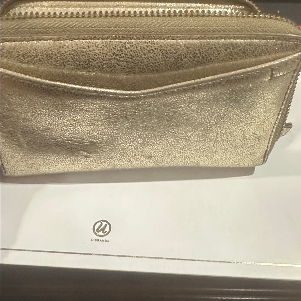 Fossil Metallic Gold Wristlet wallet - Picture 4 of 4
